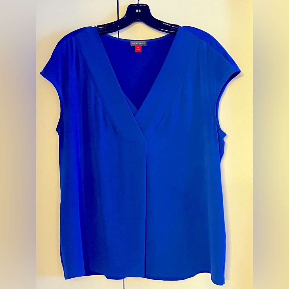 Vince Camuto beautiful blue blouse in M